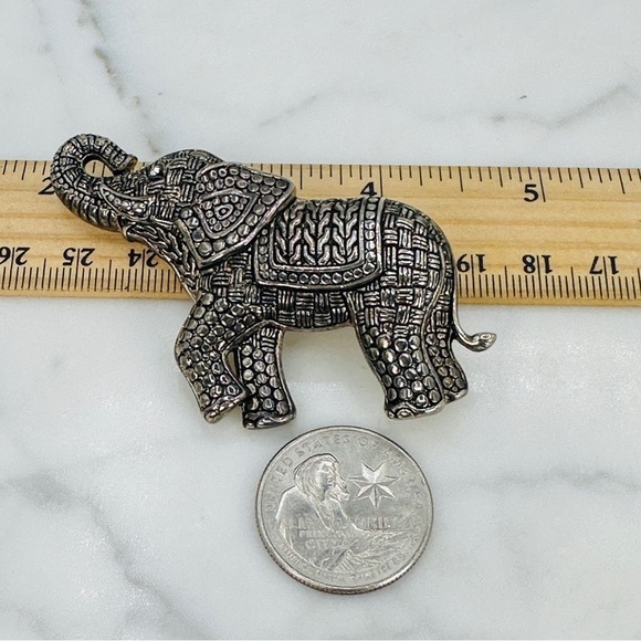 Vintage Elephant Brooch Pin Silver Tone Intricate Unisex Lucky 80s Trunk Up Boho - Picture 7 of 9